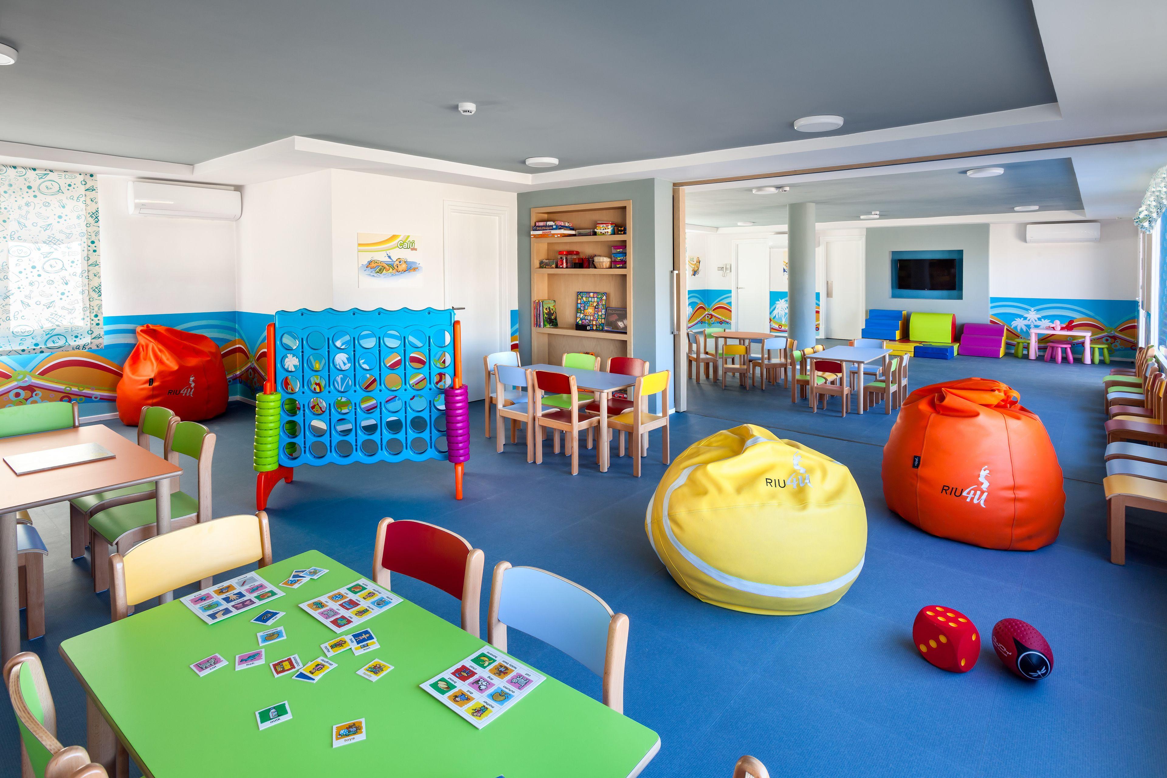 Hotel Riu Chiclana - Toddler-friendly hotel view 2