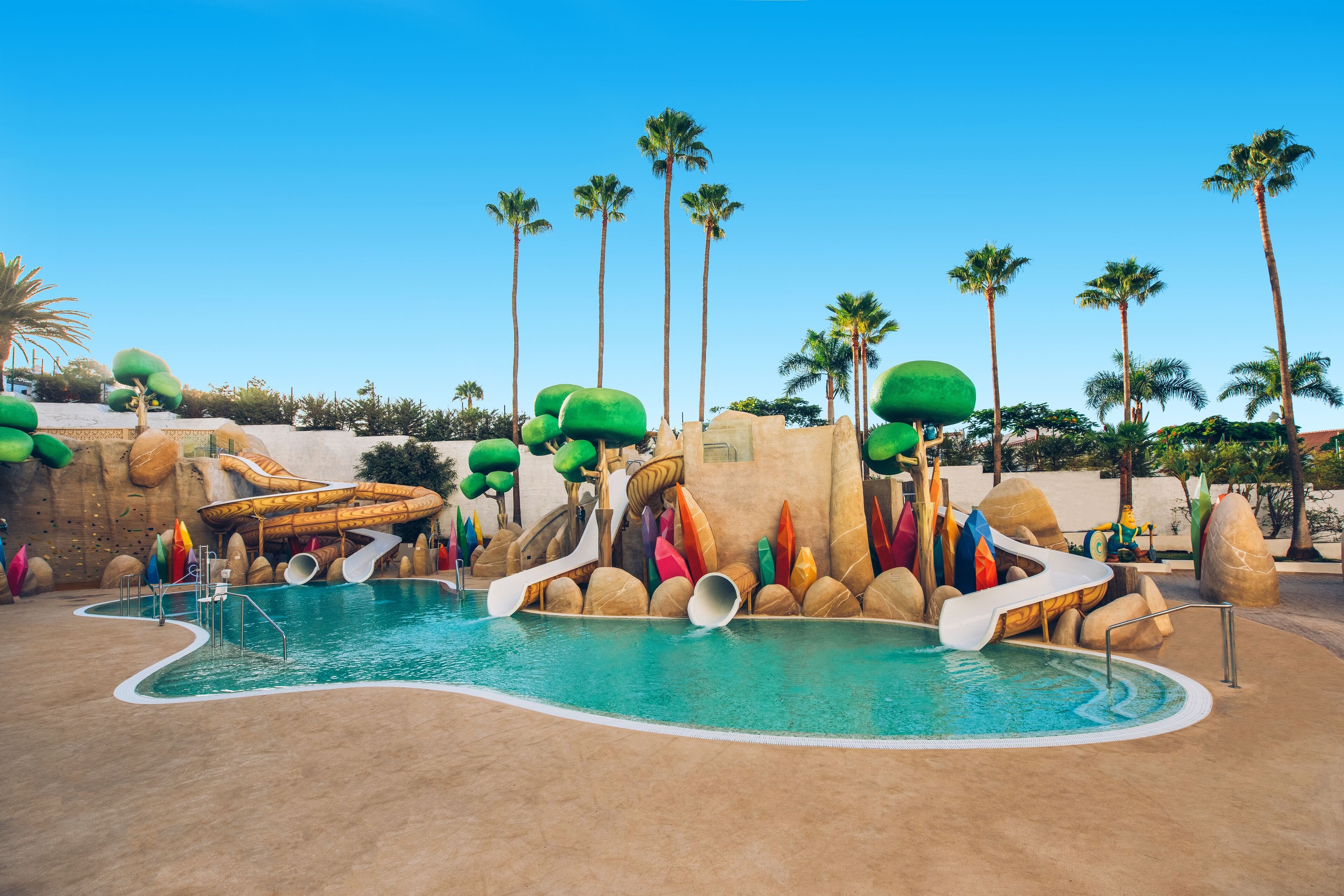 Iberostar Waves Bouganville Playa - Toddler-friendly hotel exterior and facilities